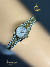 ساعة تشيفمن جينيف نسائية بمينا رخامي أبيض مؤرخة باللغة العربية وسلسلة فضية وذهبية