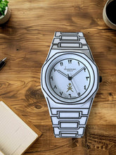 ساعة تشيرمان جينيف للرجال بتصميم سويسري باللونين الأبيض والأسود ومينا عربية بيضاء